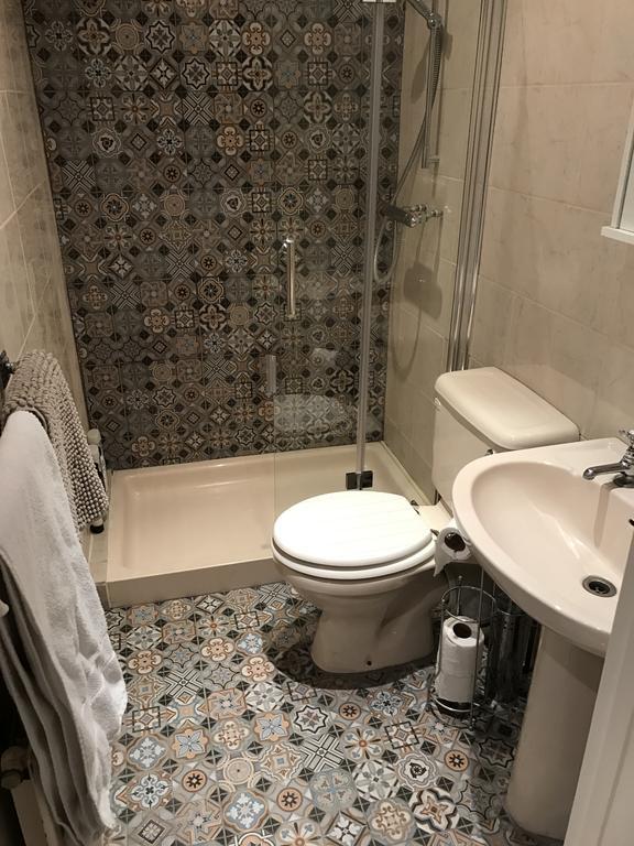 Georgian City Apartment At Thomas Street Double Bedroom And Two Single Trundle Beds Μπαθ Εξωτερικό φωτογραφία